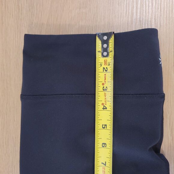 CLEARANCE Athleta Womens 'Mind Over Matter' Capri Leggings SZ Medium Crisscross - Picture 11 of 14